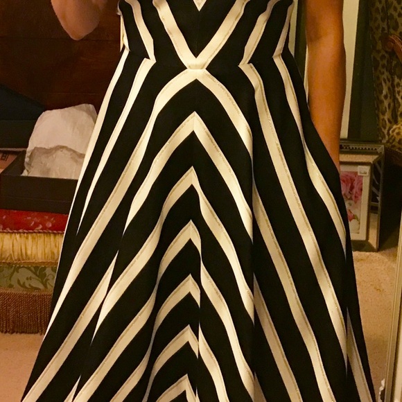 WOW! This gown is just elegant, stunner!! - Picture 14 of 14